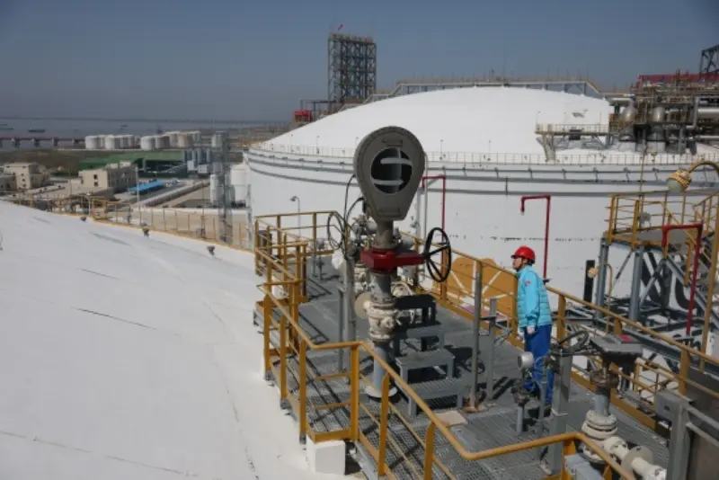 LNG termino accepto per 100 miliarda metrorum cubicorum naturalium gasorum foris transportavit
